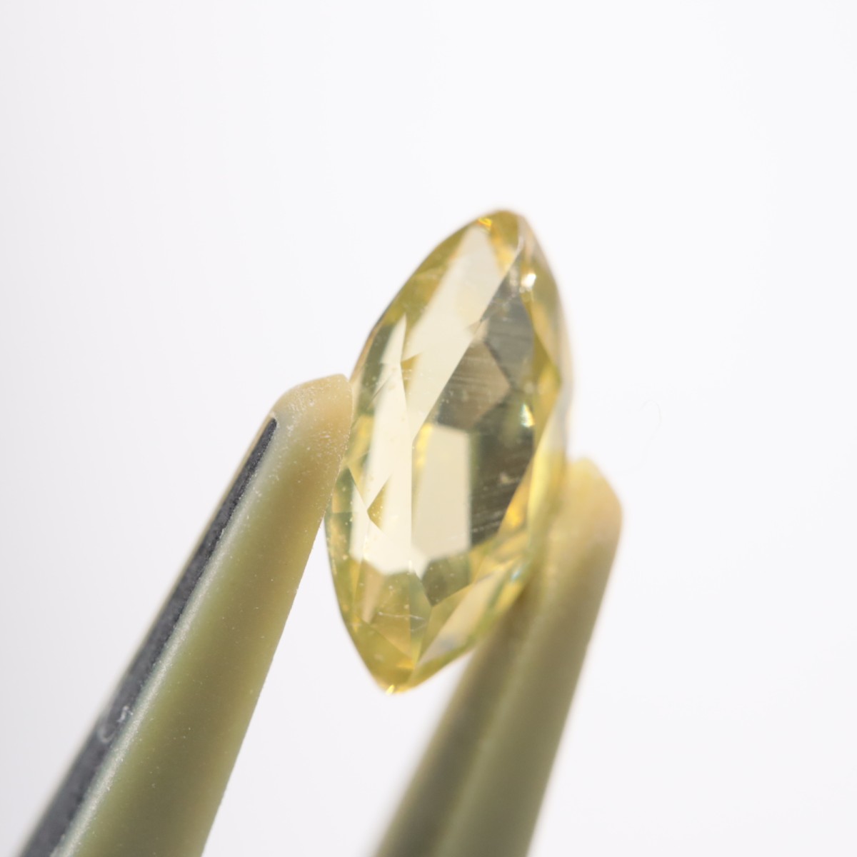 ���󥶥˥��������륳��1.135ct