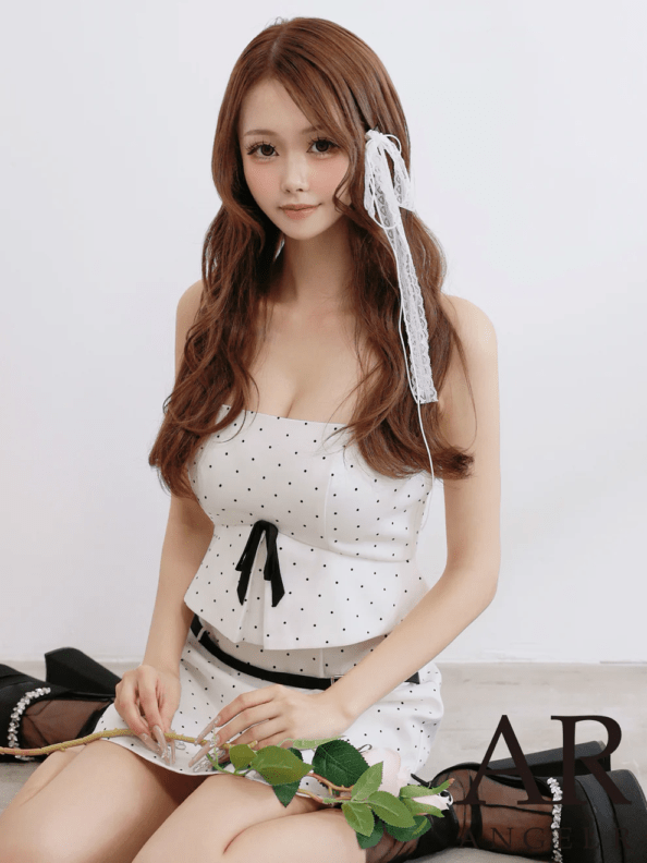 予約(12月上旬～12月中旬入荷予定)[AngelR] ドット柄 セパレート風 ペプラム ベアトップ フロントリボン 細ベルト フレア マイクロミニドレス ワンピース ホワイト ベージュ グレー 上品 清楚 大人可愛い 30代 40代 50代 体型カバー AR25256