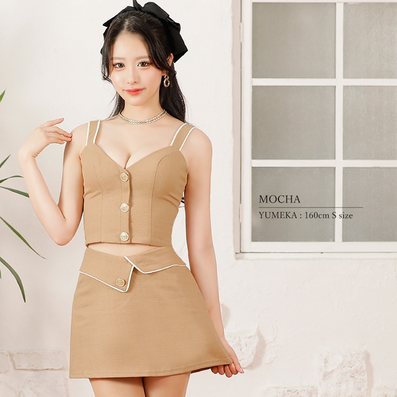 ボタンとリボンの魅力が詰まった、魅惑のフレアマイクロミニドレス