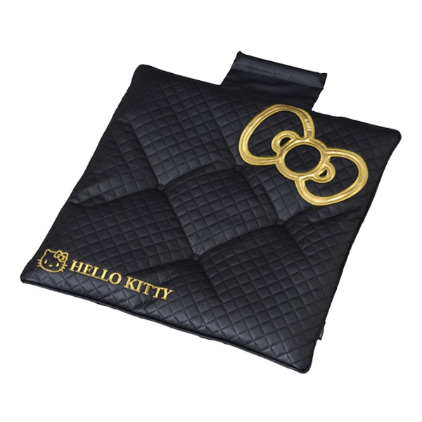 セイワ：ハローキティ サンリオ シートクッション 座布団 ブラック キルティング ストッパー付き 車用/KT492|アクセサリ|車用品