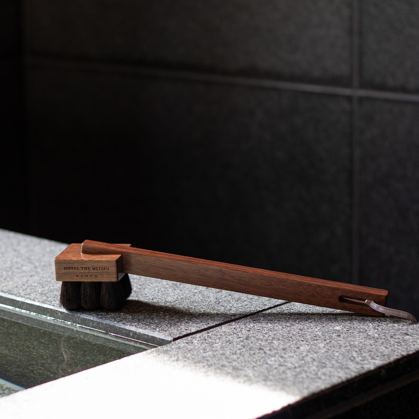 SUVE フェイスマッサージブラシとブラシ立て