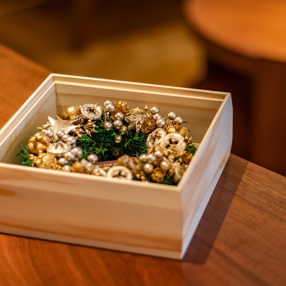 【期間限定】 プリザーブドフラワー 「木箱のクリスマスリース」 中・大