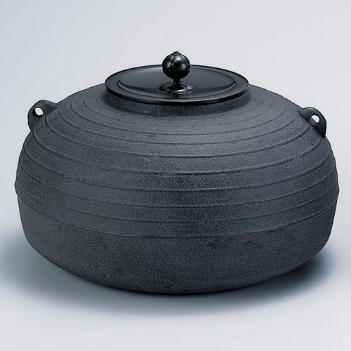 炉用 平丸筋入釜 菊地政光作 | 炉用 - CHATOWA 茶と和 抹茶と茶道具の