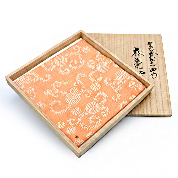 【茶道具 掘り出し物】唐物帛紗 紹巴織り 正絹 松蔓紹巴 坐忘斎家元御好 朱 土田友湖作 H-88