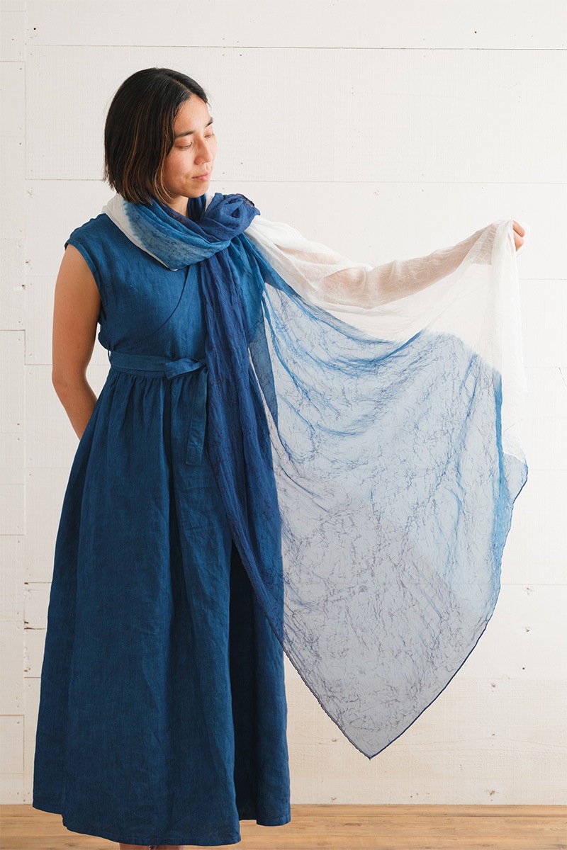 京都産シルク100%シルクストール　[本藍] 京藍染め＋段染め　大判ストール105㎝×200㎝