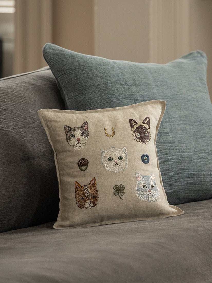 クッションカバー 30x30 Charming Cats（クッション）｜H.P.