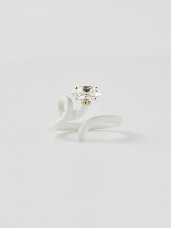 リング BABY VINE TENDRIL RING IN WHITE