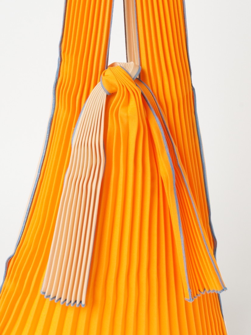 タテプリーツLバッグ 萱草色/素色((honeyorange/beige))（バッグその他