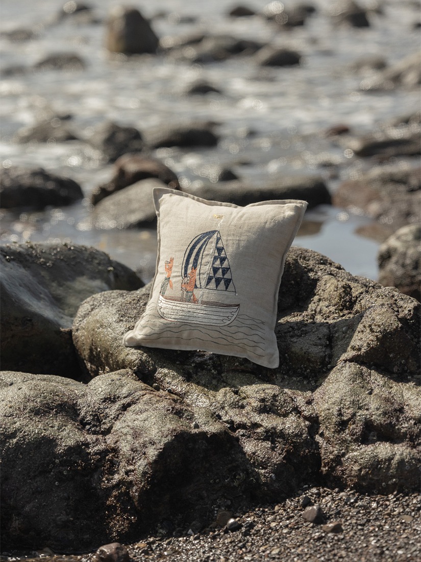 Coastal｜クッションカバー 30x30 Sailing Foxes（クッション）｜H.P.