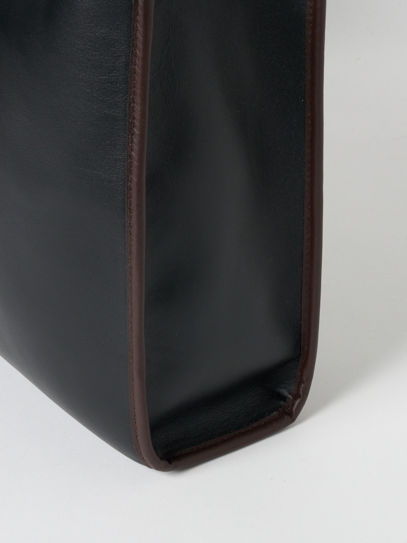 HEREU》Calella Squared Medium Leather（ハンドバッグ）｜H.P.FRANCE