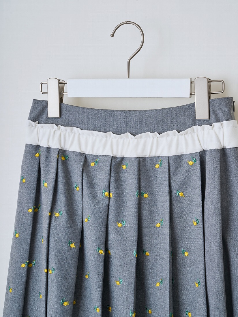naokitomizuka》Flower embroidery pleated スカート（スカート