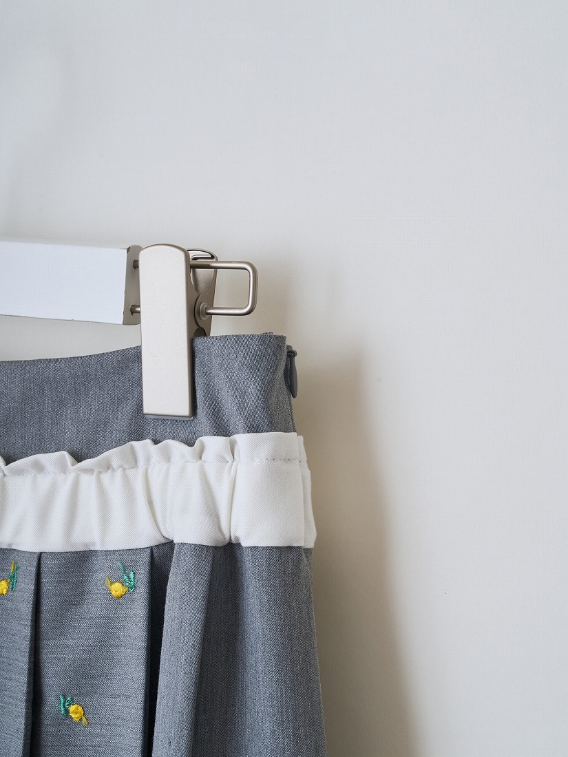 naokitomizuka》Flower embroidery pleated スカート（スカート