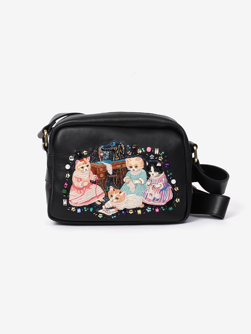 ハンドメイド　ショルダーバッグ&ポーチ 猫　天使　インド刺繍　ピンク　フリル 刺繍ショルダーバッグ Sewing Sisters Cats（ショルダーバッグ）｜H.P.