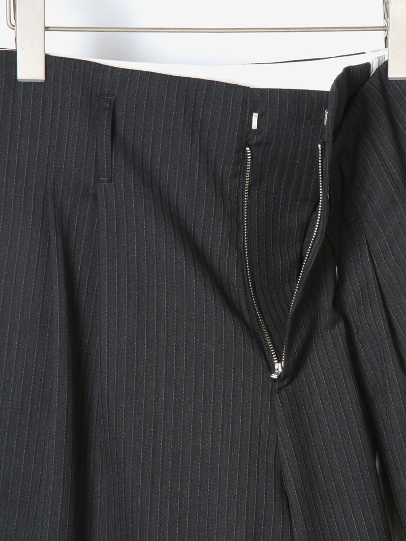 《MOOHONG》ROTATED PANEL ハーフパンツ