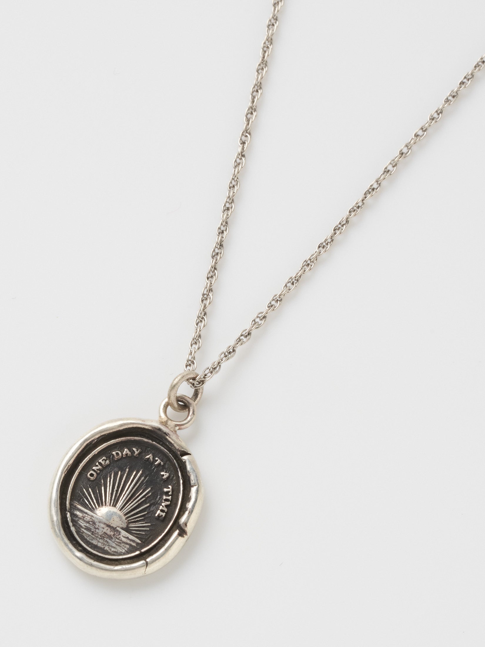 限定1点入荷♪大人気ハードウェアネックレス✨ブラック　周りと被るのが嫌いな方に◎ キラキラ感がハンパない！］カットゴールドルチル ブラック