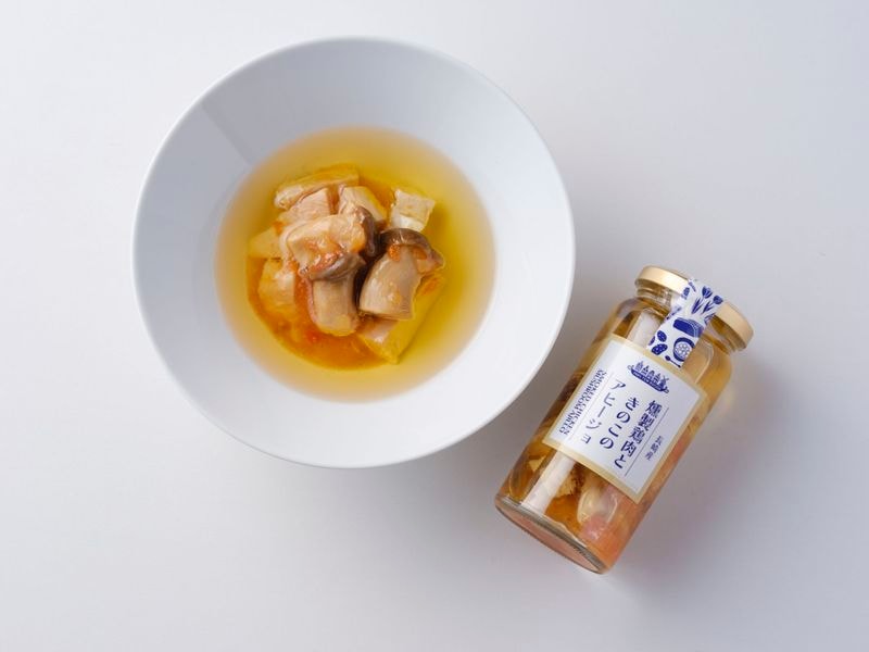 【Keuken ten Bosch】 燻製鶏肉ときのこのアヒージョ