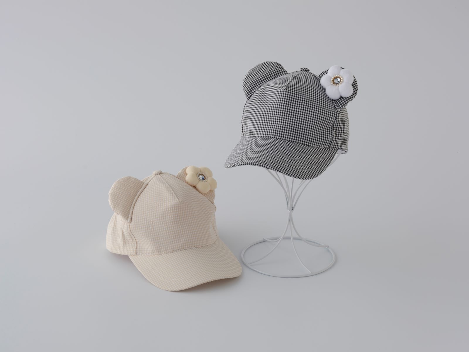 【新商品】耳付きキャップ　チェック（アイボリー/ブラック）