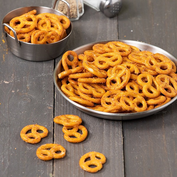 SAMJIN] プレッツェル 海鮮BBQ味 / 70g ミニプレッツェル 炒め