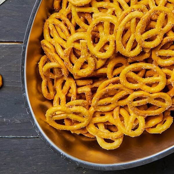 SAMJIN] プレッツェル チェダチーズ味 / 70g ミニプレッツェル チーズ