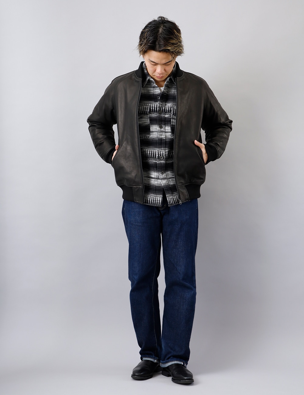 アイアンハート スタジャン ホースハイド レザー切替 ブルゾン 刺繍 ネイビー アイアンハート スタジャン ホースハイド レザー切替 ブルゾン 刺繍