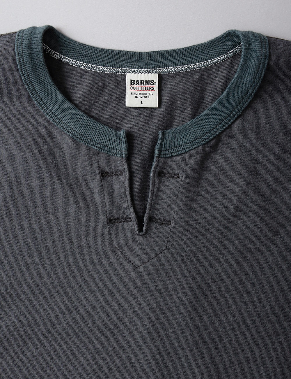 BARNS OUTFITTERS（バーンズ）スキッパーネック Tシャツ