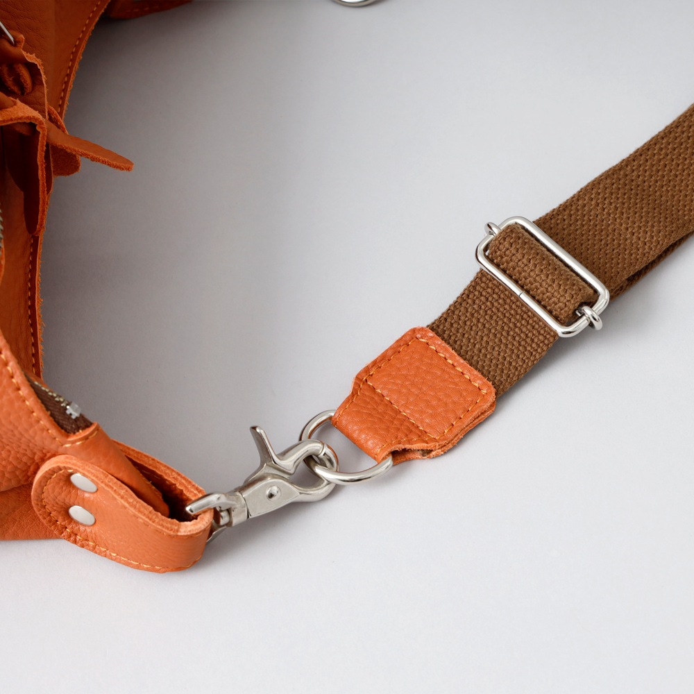 バムフラップポーチ バムフラップポーチ - メルカリ