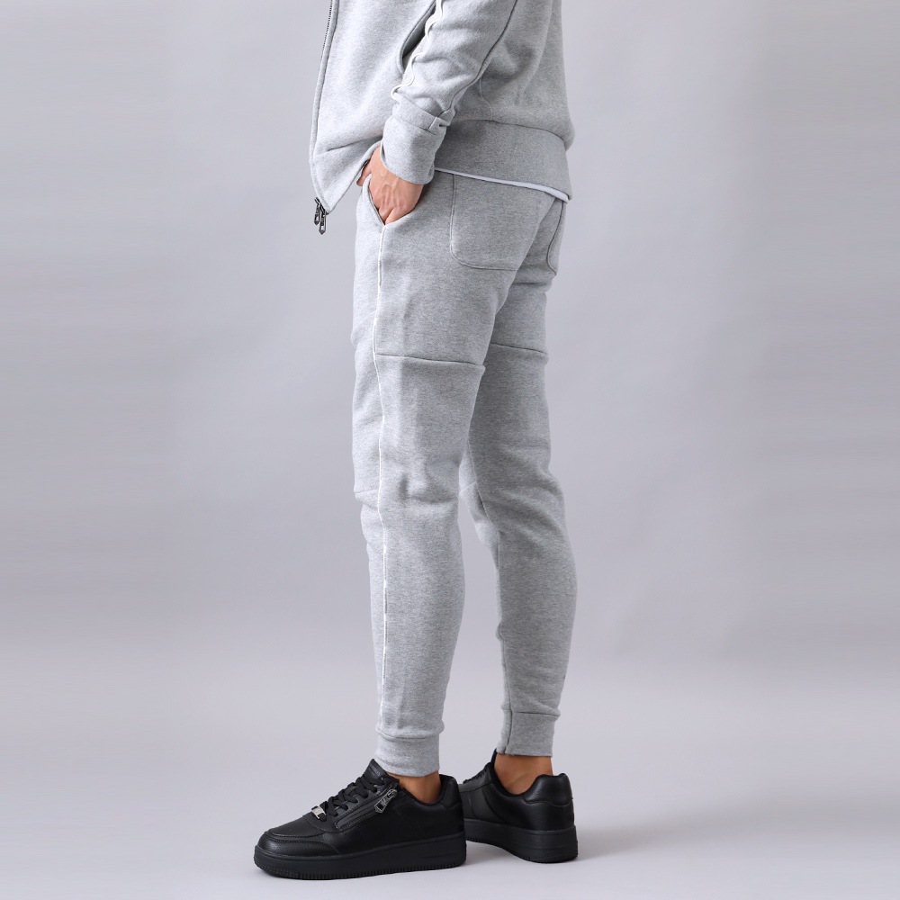 1PIU1UGUALE3 RELAX(ウノピゥウノウグァーレトレ リラックス)パイピングロゴ ワイドスピンドルジョガーパンツ