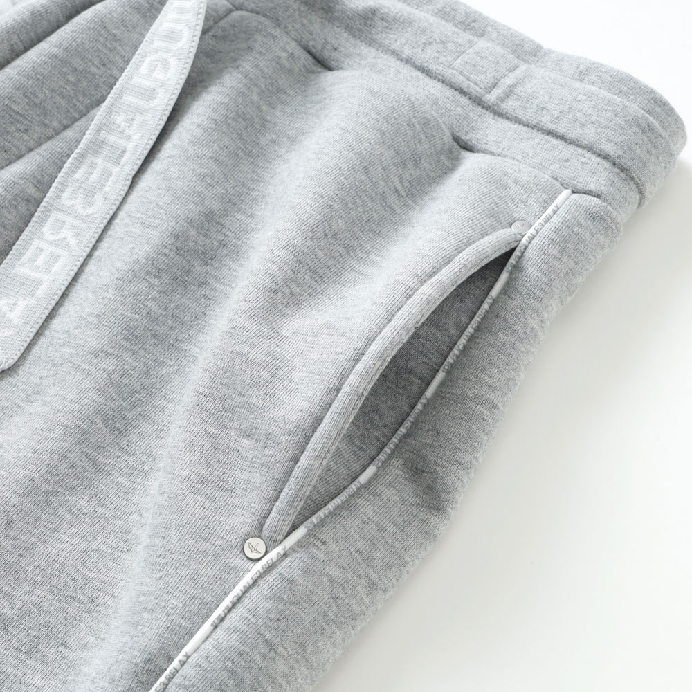 1PIU1UGUALE3 RELAX(ウノピゥウノウグァーレトレ リラックス)パイピングロゴ ワイドスピンドルジョガーパンツ