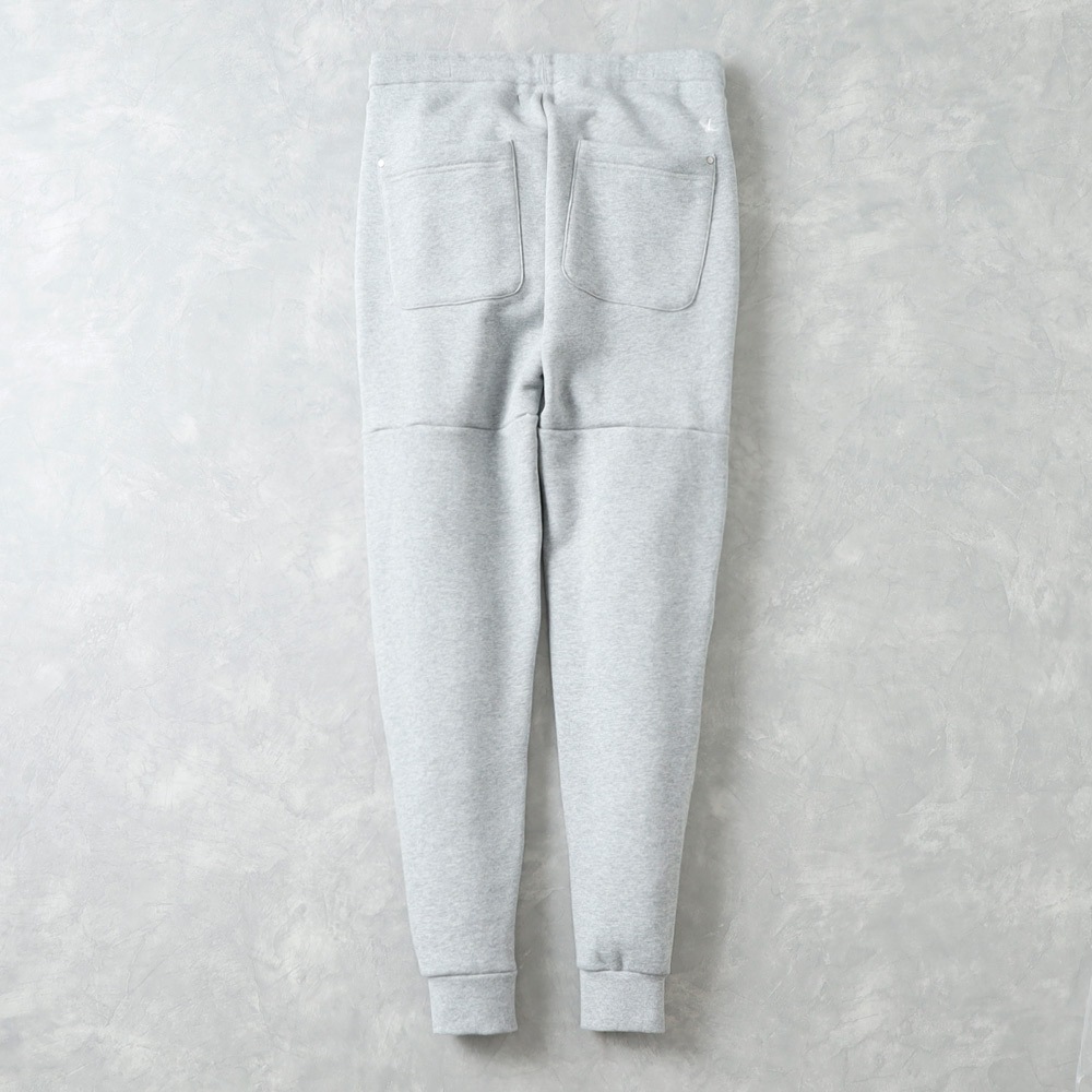 1PIU1UGUALE3 RELAX(ウノピゥウノウグァーレトレ リラックス)パイピングロゴ ワイドスピンドルジョガーパンツ