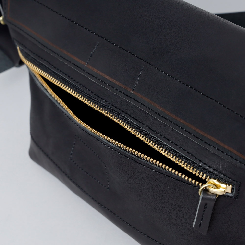 【BLUE PORT】Genuine Leather Shoulder Bag 本ヌメ革ショルダーバッグ