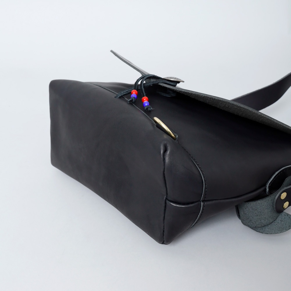 【BLUE PORT】Genuine Leather Shoulder Bag 本ヌメ革ショルダーバッグ