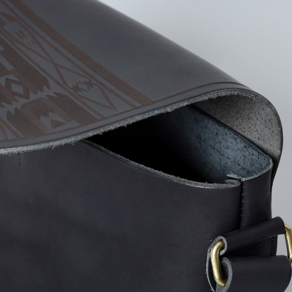 【BLUE PORT】Genuine Leather Shoulder Bag 本ヌメ革ショルダーバッグ