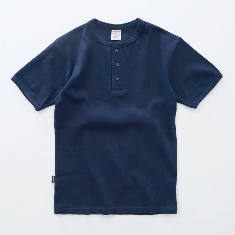 <10%OFF！ファミリーSALE！>◆【AVIREX】HENRY NECK T-SHIRT