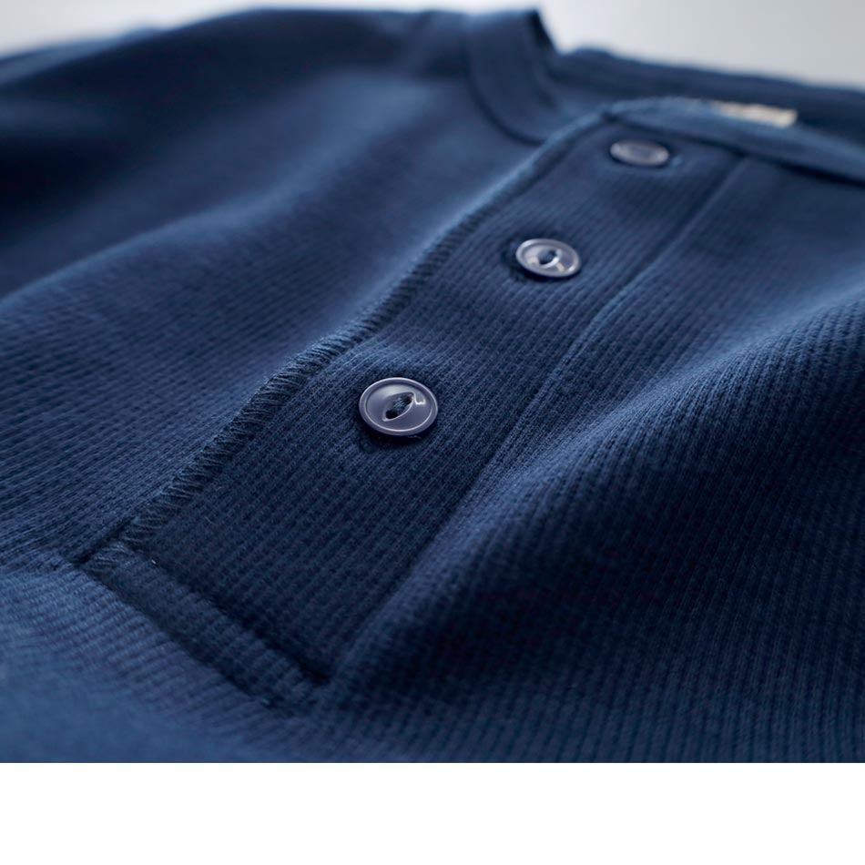 <10%OFF！ファミリーSALE！>◆【AVIREX】HENRY NECK T-SHIRT