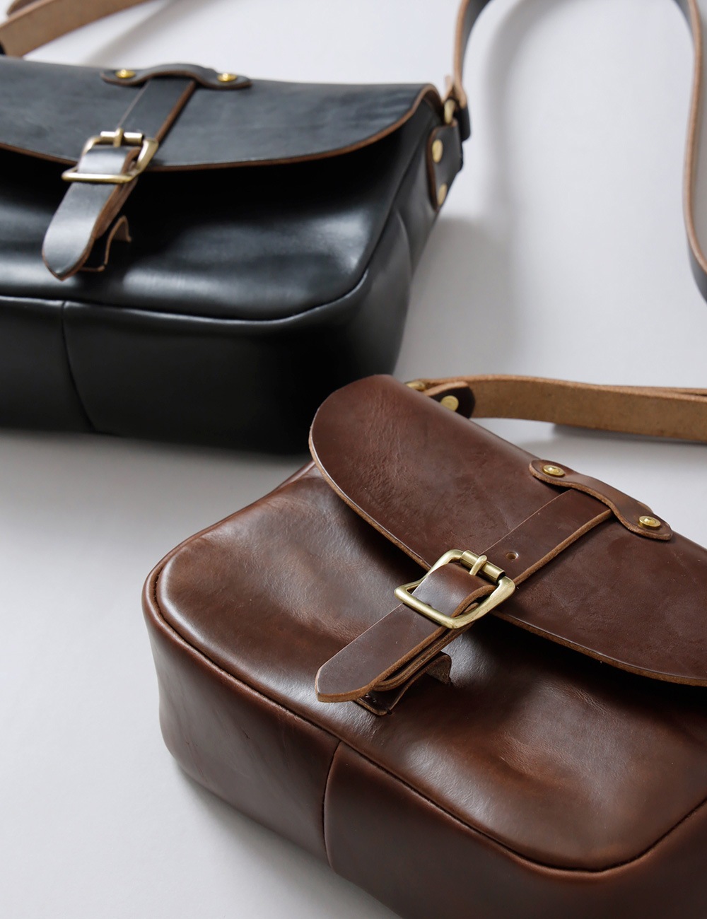 HEATH（ヒース）クロムエクセルレザー ポストマンバッグ