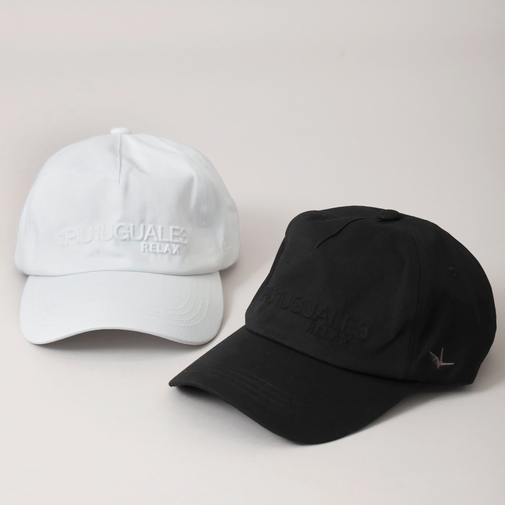 1PIU1UGUALE3 RELAX（ウノピゥウノウグァーレトレ リラックス）エンボスロゴキャップ