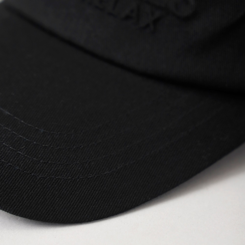 1PIU1UGUALE3 RELAX（ウノピゥウノウグァーレトレ リラックス）エンボスロゴキャップ