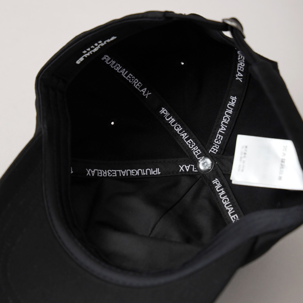 1PIU1UGUALE3 RELAX（ウノピゥウノウグァーレトレ リラックス）エンボスロゴキャップ