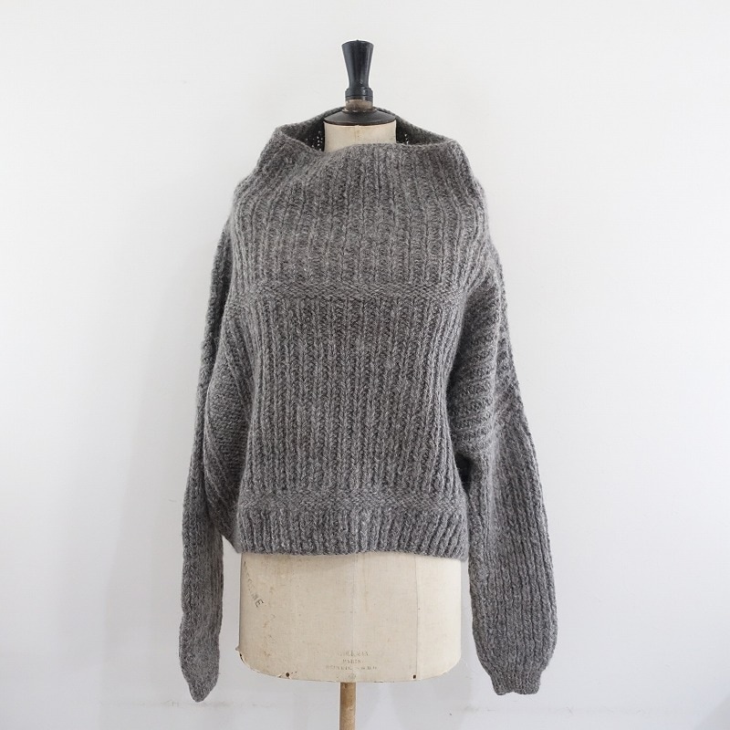 ダニエラグレジスdaniela gregis 定番ウールニット ダニエラグレジス（DANIELA GREGIS）の BIGピン付 ウール ニット