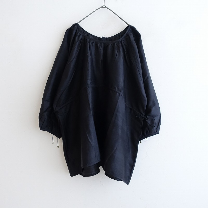 美品 Veritecoeur / BACK BUTTON BLOUSE 美品 Veritecoeur / BACK BUTTON BLOUSE