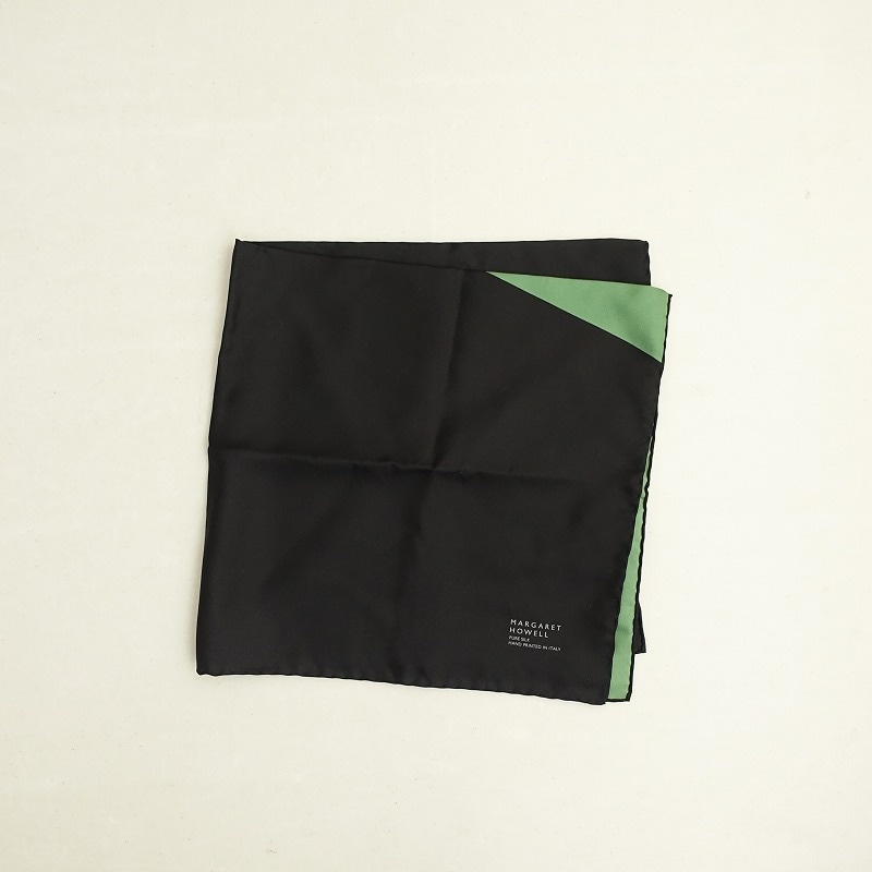 マーガレットハウエル　シルク ウール混スカーフ　大判　未使用 SILK COLLAGE PRINT SCARF | MARGARET HOWELL（マーガレット