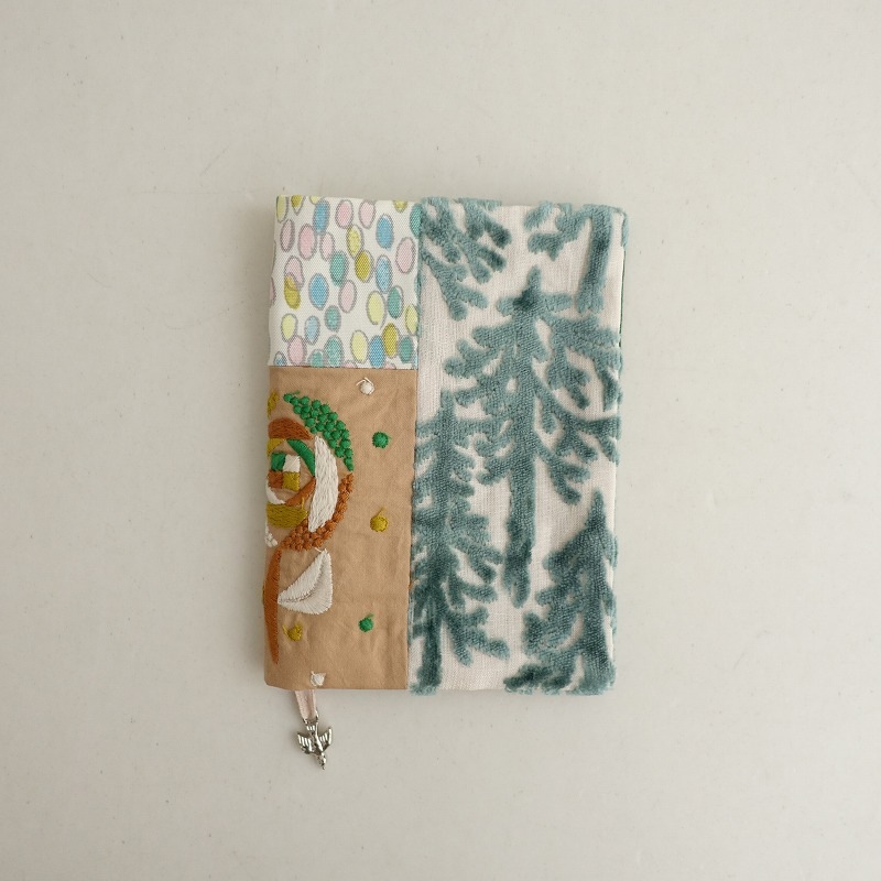 美品】ミナペルホネン mina perhonen piece ブックカバー (ac84-2508