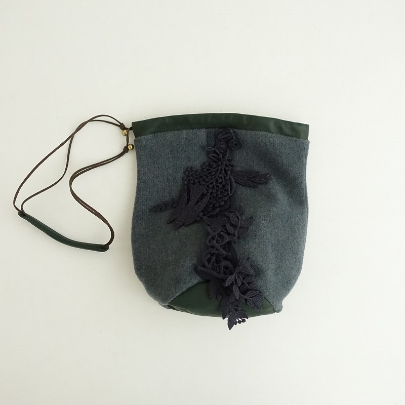 未使用/定価2.4万】ミナペルホネン mina perhonen drop pochette 未使用/定価2.4万】ミナペルホネン mina perhonen drop pochette