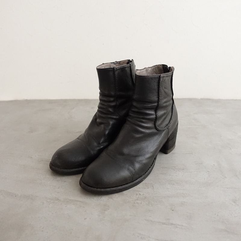 美品◇AUTTAA アウッタ スウェードレザー バックジップ ショートブーツ