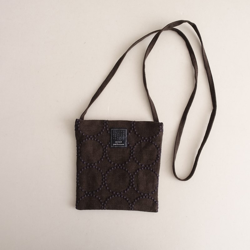 ミナペルホネン mina perhonen ねっこ　necco 正規品　未使用 ミナペルホネン 猫型 necco クッション