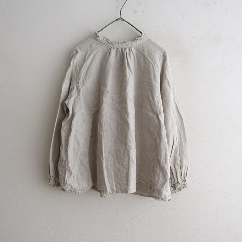 nest Robe リネン起毛 スタンドフリルブラウス 01213-1116-1 バックボタン ブラウス シャツ オフホワイト レディース ネストローブ【中古】6-0301M∞ 定価1.6万】ネストローブ nest Robe リネンスタンドフリルカラー2WAY