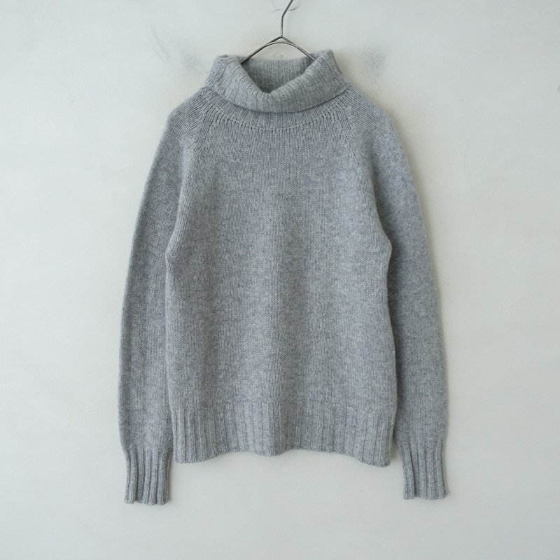 n100 エヌワンハンドレッド カシミア　ストール 薄いグレー とびきりふわふわで軽いカシミヤストールで40代の大人カジュアルコーデ