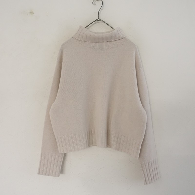 MARGARET HOWELL タートルネックセーター ベージュ Margaret Howell MHL Rolled Edge Roll Neck Dry Merino Taupe – Très Bien