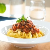 【冷凍】最高品質のジビエ肉🦌「鹿肉ラグーパスタセット(鹿ラグーソース+生パスタ)」