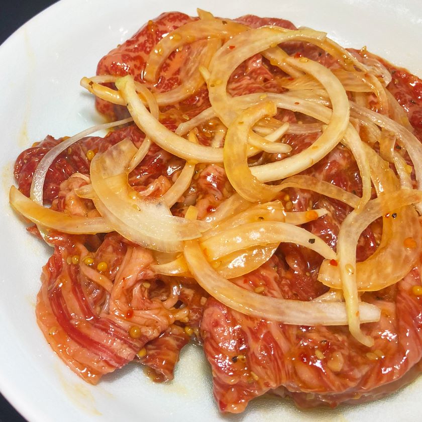 黒毛和牛 プルコギ用 玉ねぎ入り (ロース、肩ロース、バラ、赤身他) 300ｇ